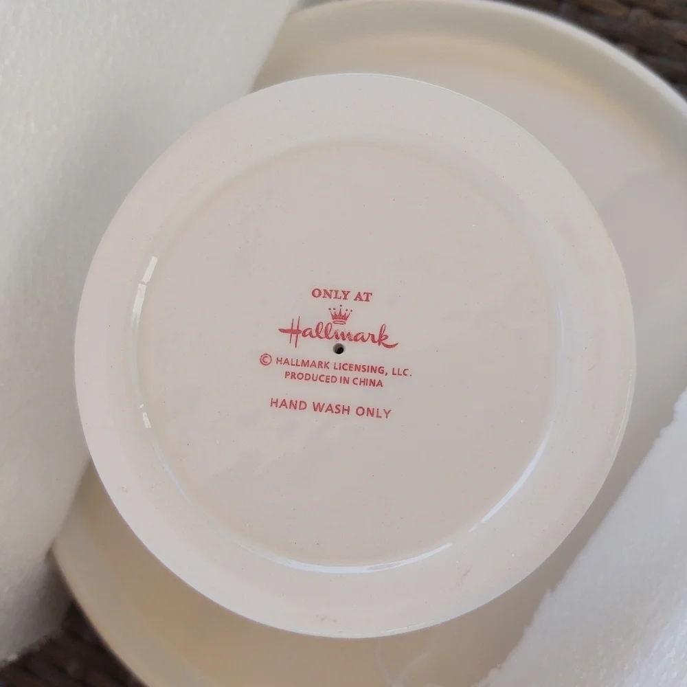 White Snowflake Pie Stand From Hallmark!